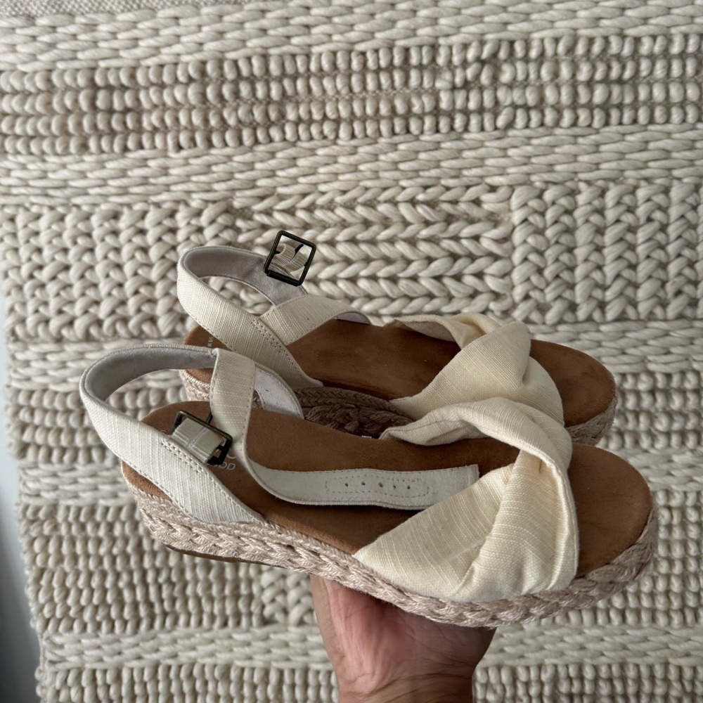 Toms Cream Kinsley Platform Espadrille Wedge Sandals with Strap